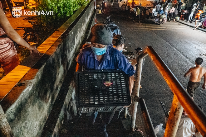 Hà Nội: Phong tỏa khu vực hải sản trong chợ Long Biên, tập trung truy vết liên quan ca Covid-19 từng đến đây - Ảnh 12.