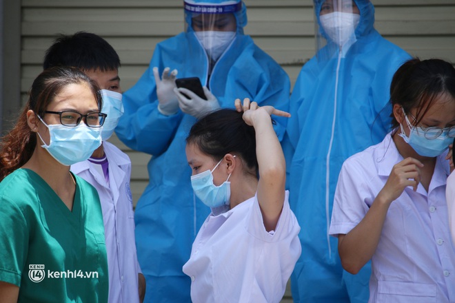 Hà Nội: Khoảng 100 y bác sĩ được huy động xét nghiệm cho cư dân HH4C Linh Đàm - Ảnh 3.