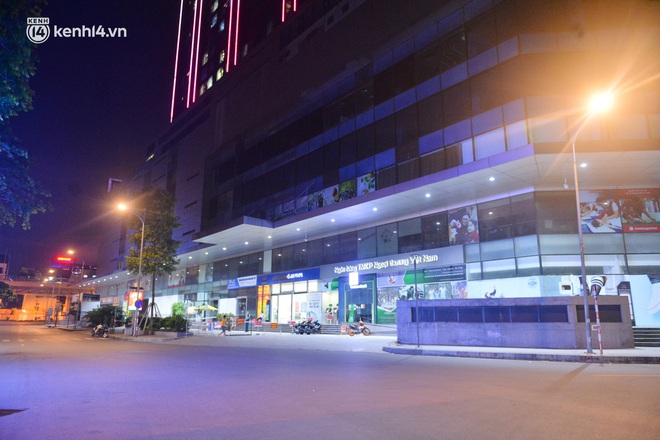 Diễn biến dịch ngày 20/8: Hà Nội phong toả tạm thời chung cư cao cấp 1.400 dân; 3 lý do đường phố TP.HCM đông bất thường trong ngày giãn cách - Ảnh 1. Diễn biến dịch ngày 20/8: Hà Nội phong toả tạm thời chung cư cao cấp 1.400 dân; 3 lý do đường phố TP.HCM đông bất thường trong ngày giãn cách - Ảnh 1.