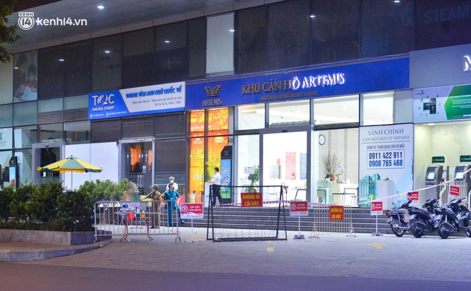 Diễn biến dịch ngày 20/8: Hà Nội phong toả tạm thời chung cư cao cấp 1.400 dân; 3 lý do đường phố TP.HCM đông bất thường trong ngày giãn cách - Ảnh 2. Diễn biến dịch ngày 20/8: Hà Nội phong toả tạm thời chung cư cao cấp 1.400 dân; 3 lý do đường phố TP.HCM đông bất thường trong ngày giãn cách - Ảnh 2.