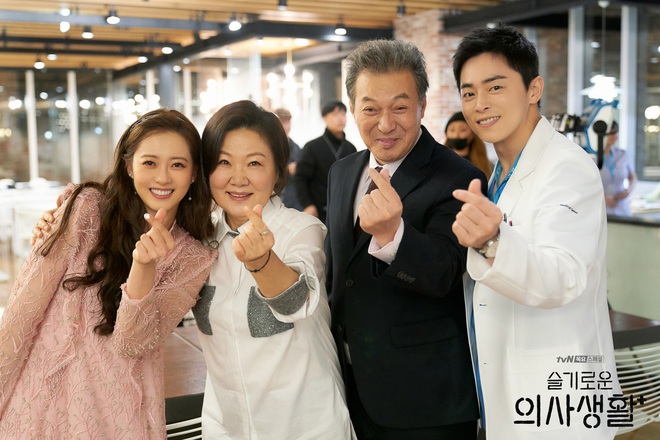 10 màn cameo kinh điển ở Hospital Playlist: Toàn sao cỡ bự từ Reply và Prison Playbook, mời cả VĐV Olympic thì ghê rồi! - Ảnh 6.