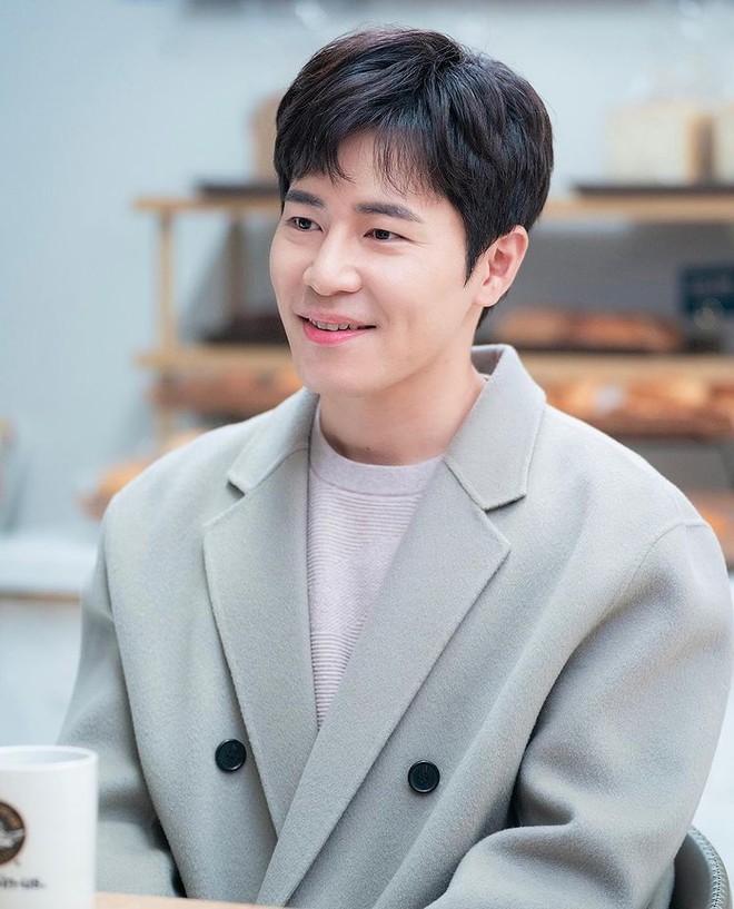 10 màn cameo kinh điển ở Hospital Playlist: Toàn sao cỡ bự từ Reply và Prison Playbook, mời cả VĐV Olympic thì ghê rồi! - Ảnh 13. 10 màn cameo kinh điển ở Hospital Playlist: Toàn sao cỡ bự từ Reply và Prison Playbook, mời cả VĐV Olympic thì ghê rồi! - Ảnh 13.