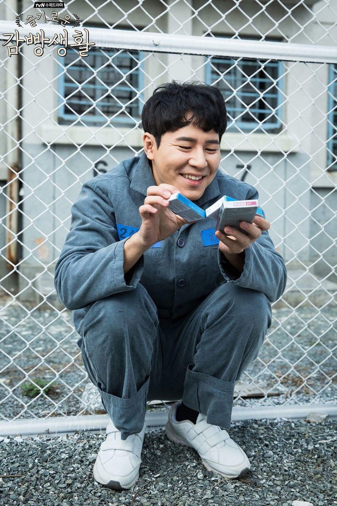 10 màn cameo kinh điển ở Hospital Playlist: Toàn sao cỡ bự từ Reply và Prison Playbook, mời cả VĐV Olympic thì ghê rồi! - Ảnh 14. 10 màn cameo kinh điển ở Hospital Playlist: Toàn sao cỡ bự từ Reply và Prison Playbook, mời cả VĐV Olympic thì ghê rồi! - Ảnh 14.
