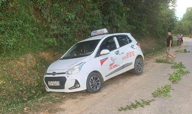 Vụ t&agrave;i xế taxi bị đ&acirc;m, bung cửa bỏ chạy rồi tử vong tr&ecirc;n đường: Lời khai n&oacute;ng của hung thủ - Ảnh 2.