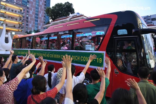 Ảnh: 230 sinh viên và giảng viên Cao đẳng Y tế Bạch Mai lên đường vào TP.HCM hỗ trợ chống dịch - Ảnh 17.