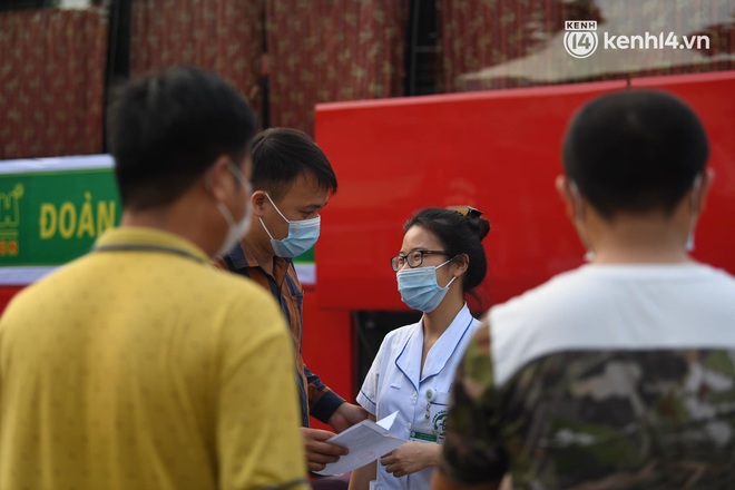 Ảnh: 230 sinh viên và giảng viên Cao đẳng Y tế Bạch Mai lên đường vào TP.HCM hỗ trợ chống dịch - Ảnh 5.