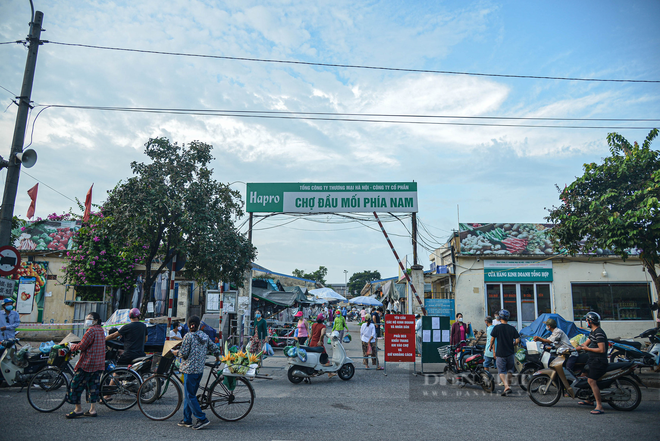 Diễn biến dịch ngày 21/8: Đà Nẵng phong tỏa cứng toàn thành phố thêm 3 ngày; Bình Dương cách ly 11 phường với chiến thuật khóa chặt, đông cứng - Ảnh 1.