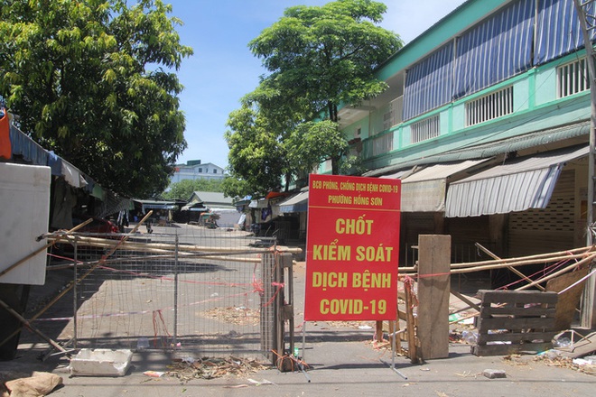 Ghi nhận th&ecirc;m nhiều sinh vi&ecirc;n, tiểu thương dương t&iacute;nh SARS-CoV-2  - Ảnh 1.
