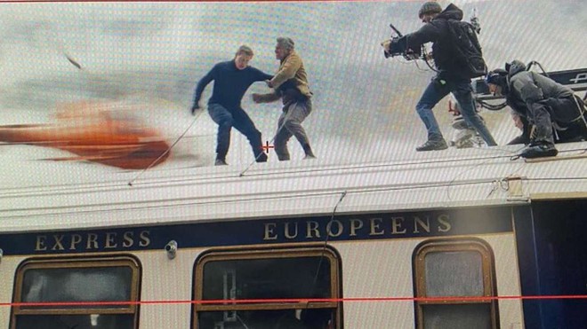 Nhiệm Vụ Bất Khả Thi 7 tung clip hậu trường siêu nguy hiểm: Cả đoàn tàu lao mình xuống vực, Tom Cruise có ở trong đó? - Ảnh 4.