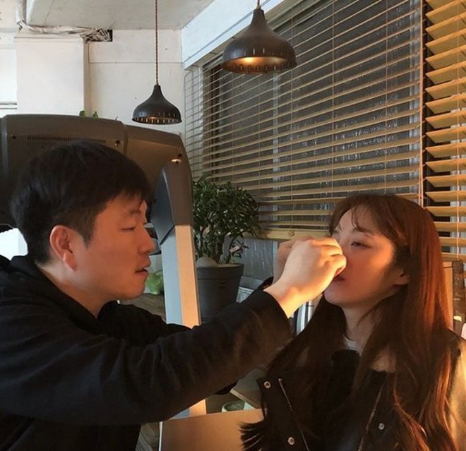 Top 1 Naver: Mỹ nhân "Thư Ký Kim" ký đơn đăng ký kết hôn, cưới em trai Ha Jung Woo sau 8 năm hẹn hò? - Ảnh 4. Top 1 Naver: Mỹ nhân "Thư Ký Kim" ký đơn đăng ký kết hôn, cưới em trai Ha Jung Woo sau 8 năm hẹn hò? - Ảnh 4.