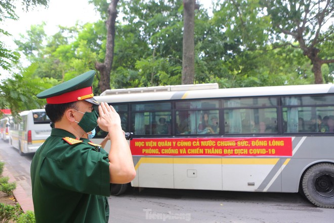 Hơn 1.000 chiến binh qu&acirc;n y tiếp tục l&ecirc;n đường v&igrave; miền Nam ruột thịt - Ảnh 17.