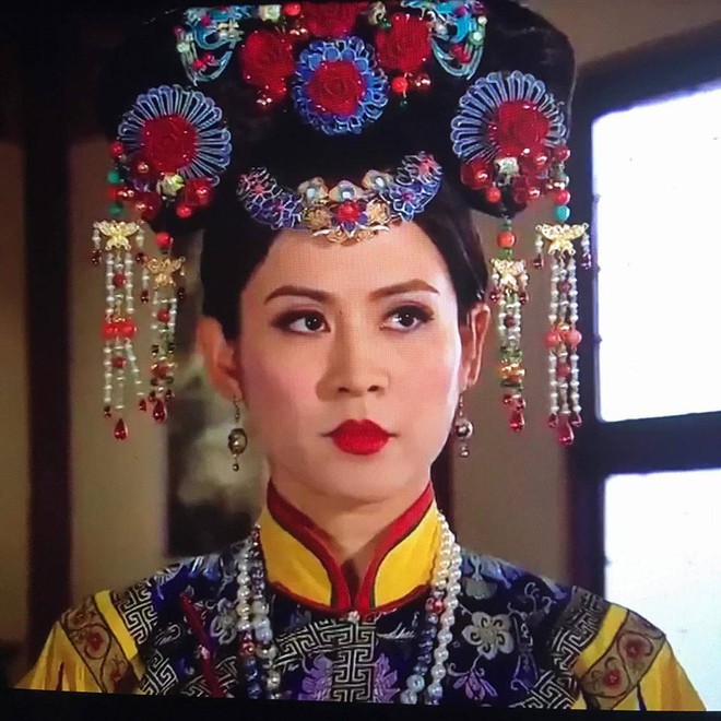 Mỹ nh&acirc;n chảnh chọe số 1 TVB l&agrave; đ&acirc;y: C&agrave; khịa Xa Thi Mạn chưa đủ tr&igrave;nh, c&atilde;i tay đ&ocirc;i với Tuy&ecirc;n Huy&ecirc;n ở họp b&aacute;o phim - Ảnh 6.