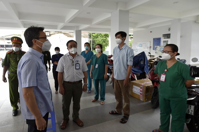 Kh&ocirc;ng để bất kỳ người d&acirc;n n&agrave;o đứt bữa, thiếu chăm s&oacute;c y tế - Ảnh 5.
