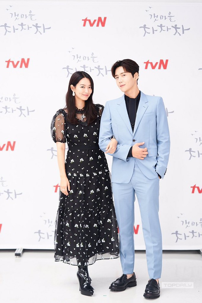 Shin Min Ah tái xuất sự kiện: Vòng 2 bất thường rộ lên nghi vấn mang thai cho Kim Woo Bin, lu mờ nam thần điện ảnh Kim Seon Ho - Ảnh 8.