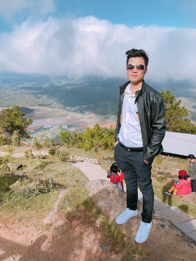 Nghị lực phi thường của chàng trai phải cưa cụt đôi chân ở tuổi 25 và hành trình trao yêu thương giữa dịch Covid-19 - Ảnh 1.