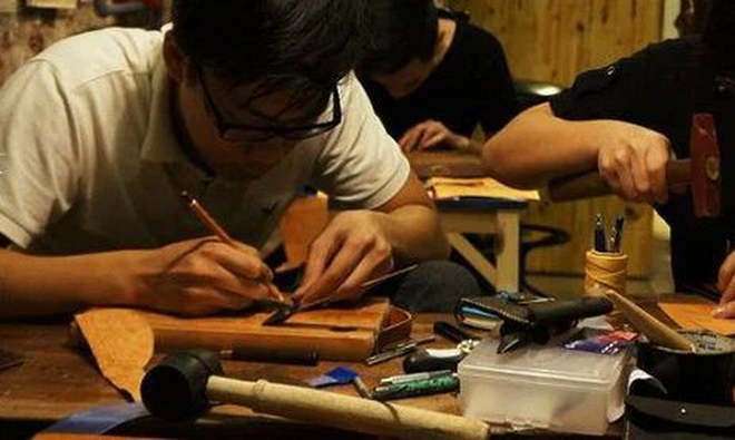 Gọi cho 6 người con nhưng chỉ cậu út đến đón, người cha trước khi chết đã làm 1 việc khiến 5 người con còn lại phải xấu hổ - Ảnh 1.