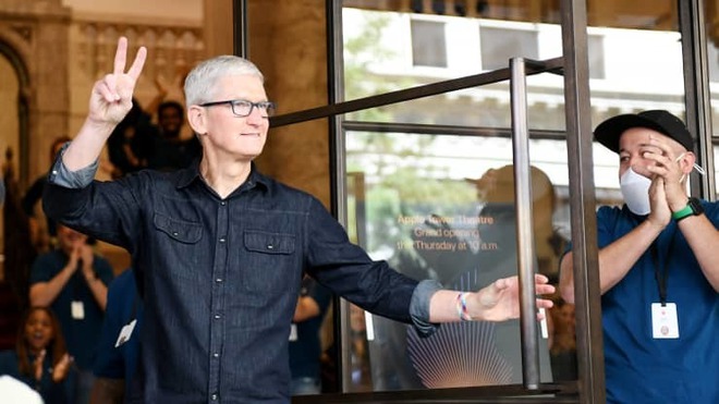 Apple thay đổi thế nào sau 10 năm dưới tay CEO Tim Cook? - Ảnh 1.