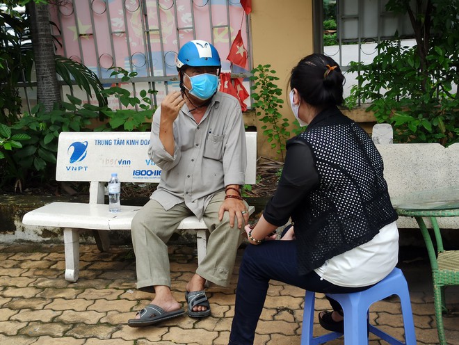 TP.HCM: Đi mua thuốc không được, cụ ông 74 tuổi bị tai biến được cán bộ UBND phường làm điều bất ngờ sau 10 phút - Ảnh 2.