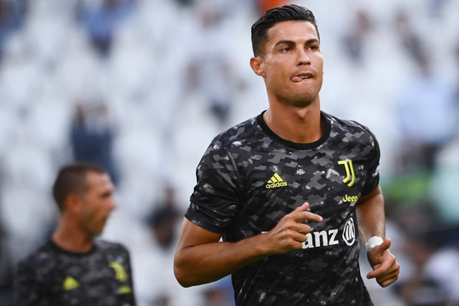 Ronaldo có hành động phũ phàng trong phòng thay đồ, truyền thông cảm thán: Thế này thì sao mà ở Juventus được nữa - Ảnh 1.