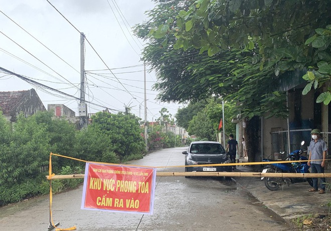 Diễn biến dịch ngày 27/8: Tập trung 800 người lang thang, TP.HCM phát hiện được 69 F0; Hà Nội đưa hàng chục F1 ở ổ dịch Thanh Xuân Trung đi cách ly trong đêm - Ảnh 1.