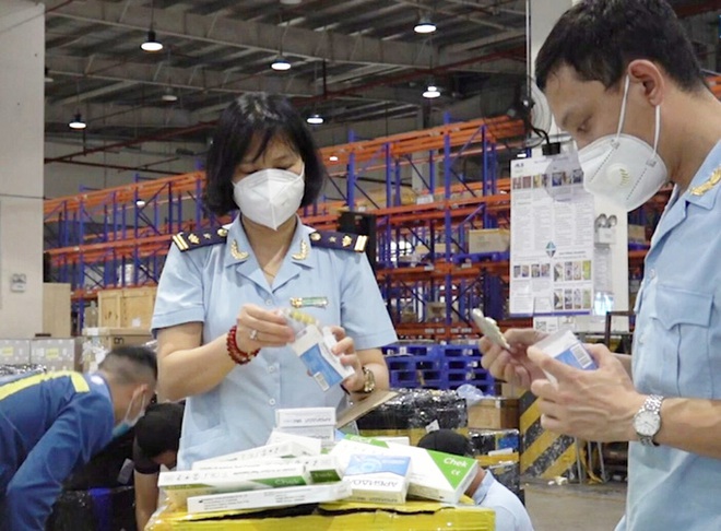  Thuốc Arbidol được quảng c&aacute;o điều trị Covid-19 nhập khẩu tr&aacute;i ph&eacute;p từ Nga về Việt Nam  - Ảnh 1.