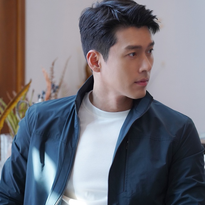 Không phải tự dưng Hyun Bin là nam thần hàng đầu Kbiz: Ảnh hậu trường mà đẹp như tạp chí, góc nghiêng như cứa vào tim fan - Ảnh 3.