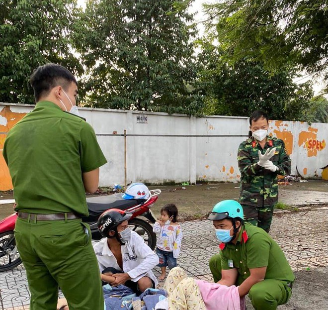 TP.HCM: Cảnh sát trẻ đỡ đẻ cho sản phụ trên đường, đứa bé được đặt theo tên của ân nhân - Ảnh 1.