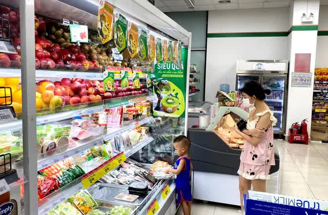 Gi&aacute; thực phẩm tăng cao trong thời gian gi&atilde;n c&aacute;ch x&atilde; hội ở nhiều địa phương - Ảnh 1.