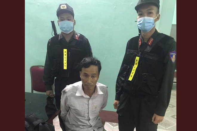 Con trai b&oacute;p cổ mẹ đẻ tử vong - Ảnh 1.
