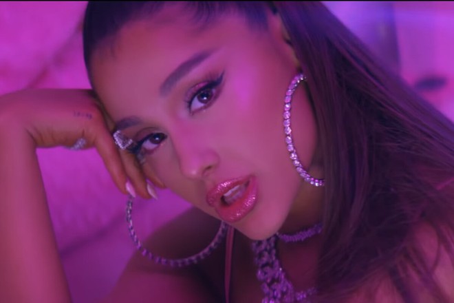 Messenger bất ngờ tung emoji biết h&aacute;t 2 ca kh&uacute;c của Ariana Grande, kiểm tra ngay xem bạn đ&atilde; c&oacute; chưa? - Ảnh 2.