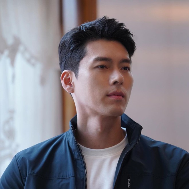 Không phải tự dưng Hyun Bin là nam thần hàng đầu Kbiz: Ảnh hậu trường mà đẹp như tạp chí, góc nghiêng như cứa vào tim fan - Ảnh 2.