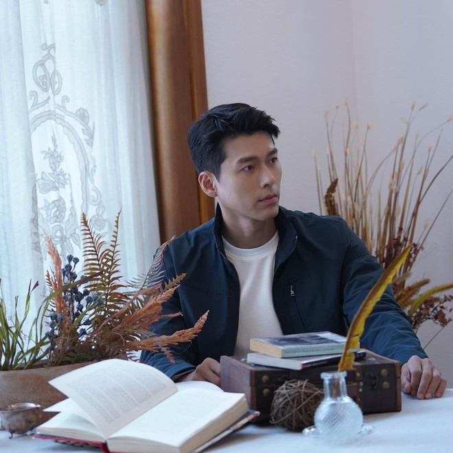 Không phải tự dưng Hyun Bin là nam thần hàng đầu Kbiz: Ảnh hậu trường mà đẹp như tạp chí, góc nghiêng như cứa vào tim fan - Ảnh 6.