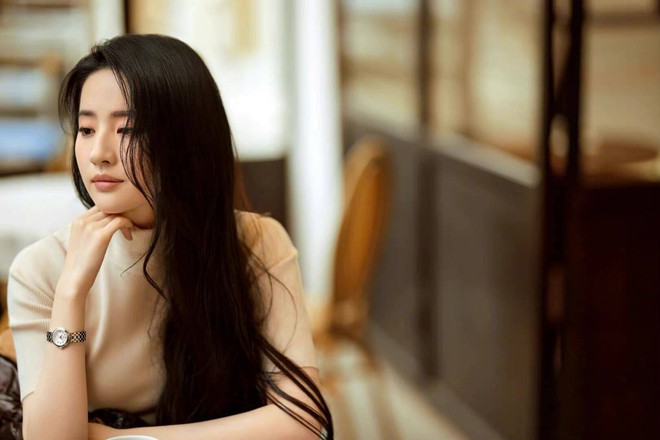 Lưu Diệc Phi khoe visual đẳng cấp trong clip mới, mong manh thế này vậy mà từng bị Ngô Diệc Phàm hôn môi thô bạo - Ảnh 9. Lưu Diệc Phi khoe visual đẳng cấp trong clip mới, mong manh thế này vậy mà từng bị Ngô Diệc Phàm hôn môi thô bạo - Ảnh 9.