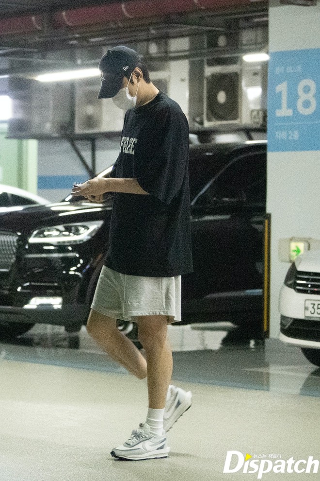 2 nữ idol mang tiếng vì hẹn hò: Yeonwoo bị Lee Min Ho chối đến 2 lần, Seolhyun dính nghi án 18+ vì mặc cũn cỡn đến nhà Zico - Ảnh 4. 2 nữ idol mang tiếng vì hẹn hò: Yeonwoo bị Lee Min Ho chối đến 2 lần, Seolhyun dính nghi án 18+ vì mặc cũn cỡn đến nhà Zico - Ảnh 4.