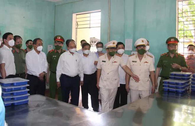 Chủ tịch nước Nguyễn Xuân Phúc quyết định đặc xá cho hơn 3.000 phạm nhân - Ảnh 1.