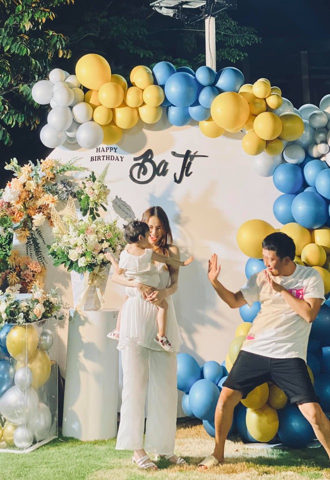 Con g&aacute;i Trường Giang - Nh&atilde; Phương đ&uacute;ng l&agrave; nhỏ m&agrave; c&oacute; v&otilde;: Mới t&iacute; tuổi đ&atilde; l&agrave;m c&ocirc; gi&aacute;o, dạy cả nh&agrave; bằng khả năng đặc biệt n&agrave;y - Ảnh 5.