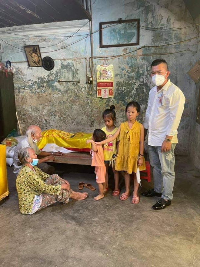 Công an thông tin nguyên nhân vụ chồng ôm vợ châm lửa tự thiêu bỏ lại 3 con nhỏ - Ảnh 3. Công an thông tin nguyên nhân vụ chồng ôm vợ châm lửa tự thiêu bỏ lại 3 con nhỏ - Ảnh 3.