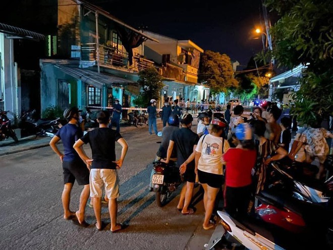 Công an thông tin nguyên nhân vụ chồng ôm vợ châm lửa tự thiêu bỏ lại 3 con nhỏ - Ảnh 1. Công an thông tin nguyên nhân vụ chồng ôm vợ châm lửa tự thiêu bỏ lại 3 con nhỏ - Ảnh 1.