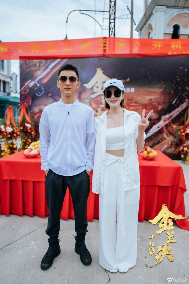 C&agrave;n Long tuổi teen ở Ch&acirc;n Ho&agrave;n Truyện h&oacute;a nam thần mlem sau 10 năm, cuốn h&uacute;t kh&ocirc;ng thua g&igrave; đ&agrave;n anh Hoắc Kiến Hoa - Ảnh 11.