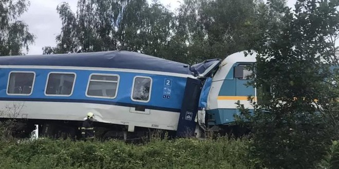 [NÓNG] Trên 50 người thương vong trong vụ tai nạn tàu hỏa nghiêm trọng ở Cộng hòa Séc - Ảnh 1.