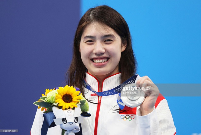 Mỹ nhân ngư Trung Quốc bị vẹo cột sống và hành trình trở thành kỷ lục gia Olympic Tokyo 2021 - Ảnh 1.