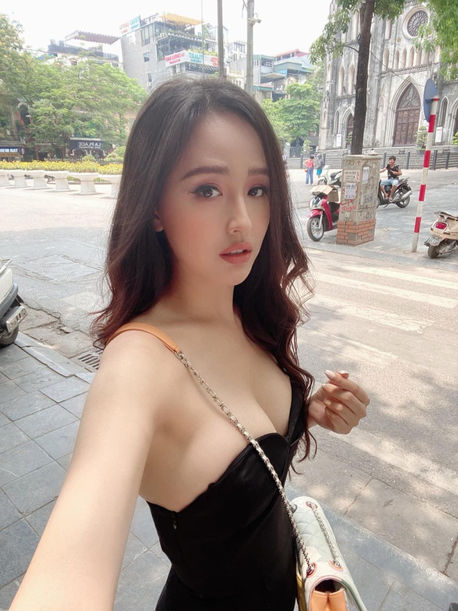 Phản ứng của Mai Phương Thuý sau 2 năm bị chiếc váy “hại” suýt lộ vòng 1 khủng trên sóng trực tiếp Miss World Việt Nam - Ảnh 6. Phản ứng của Mai Phương Thuý sau 2 năm bị chiếc váy “hại” suýt lộ vòng 1 khủng trên sóng trực tiếp Miss World Việt Nam - Ảnh 6.