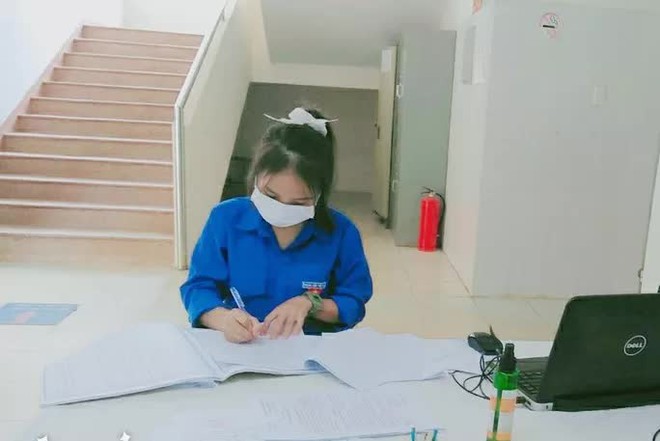 Nữ sinh lớp 11 đạp xe h&agrave;ng chục km mỗi ng&agrave;y để hỗ trợ chống dịch Covid-19 - Ảnh 3.