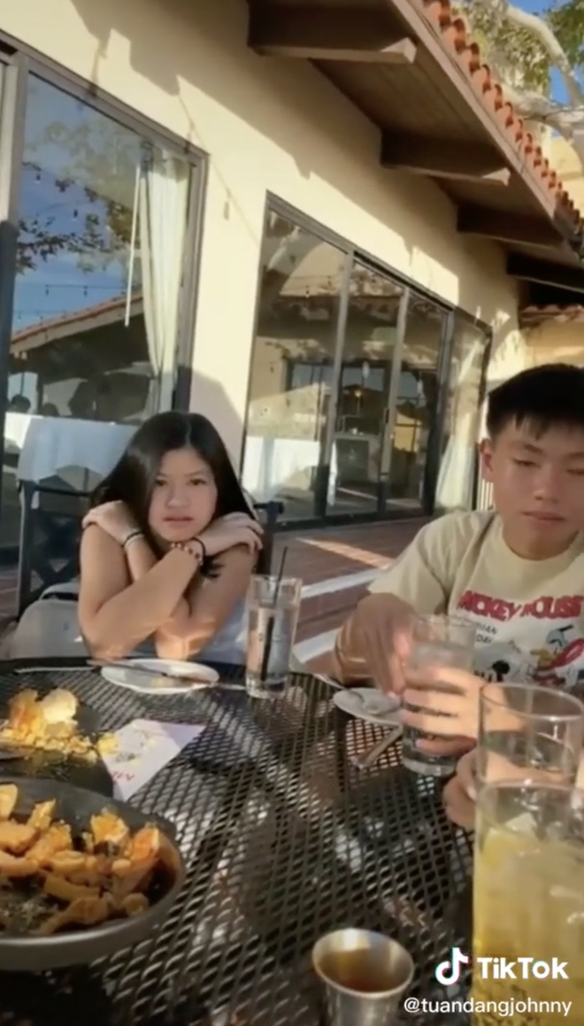 Triệu phú kim cương Johnny Dang lần đầu khoe con gái, nhan sắc của ái nữ gây chú ý - Ảnh 4. Triệu phú kim cương Johnny Dang lần đầu khoe con gái, nhan sắc của ái nữ gây chú ý - Ảnh 4.