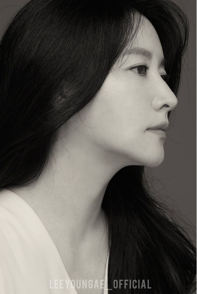 Đỉnh cao nhan sắc là 50 tuổi có được visual như Lee Young Ae, bộ ảnh mới sát rạt mặt của quốc bảo sắc đẹp này là minh chứng - Ảnh 7.