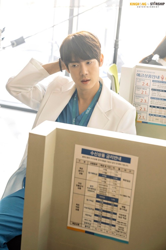 Jeong Won (Hospital Playlist 2) ngọt đến nỗi được netizen vinh danh bạn trai quốc dân, dân FA vào đây học hỏi liền! - Ảnh 1.