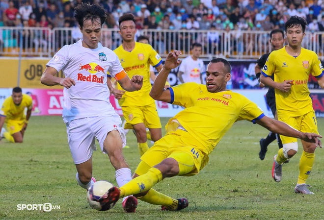 Chính thức: V.League 2021 dời sang năm 2022 - Ảnh 1.