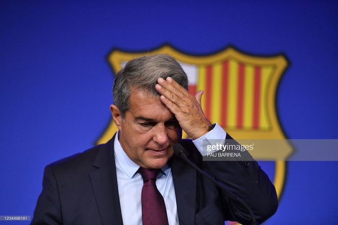 Nóng: Chủ tịch Barca họp báo tiết lộ lý do không ký hợp đồng với Messi và tình cảnh vô cùng bi đát của đội bóng - Ảnh 1.