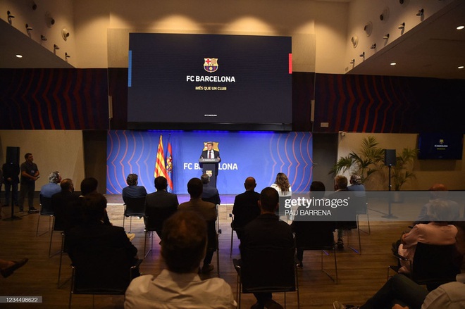 Nóng: Chủ tịch Barca họp báo tiết lộ lý do không ký hợp đồng với Messi và tình cảnh vô cùng bi đát của đội bóng - Ảnh 3.