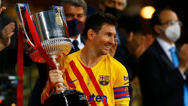 Toàn bộ sự nghiệp vĩ đại của Messi tại Barcelona qua ảnh - Ảnh 30.